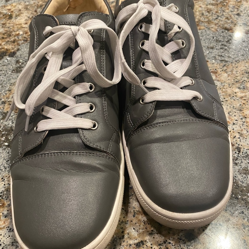 CHRISTIAN LOUBOUTIN - Gray leather sneakers.